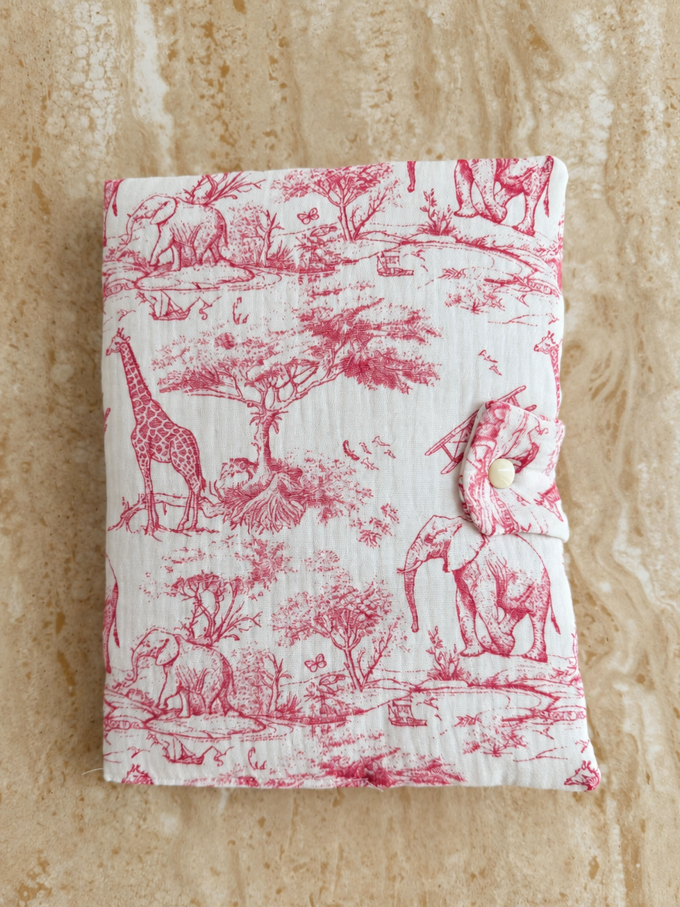 Protège carnet de santé Safari rose, fermé
