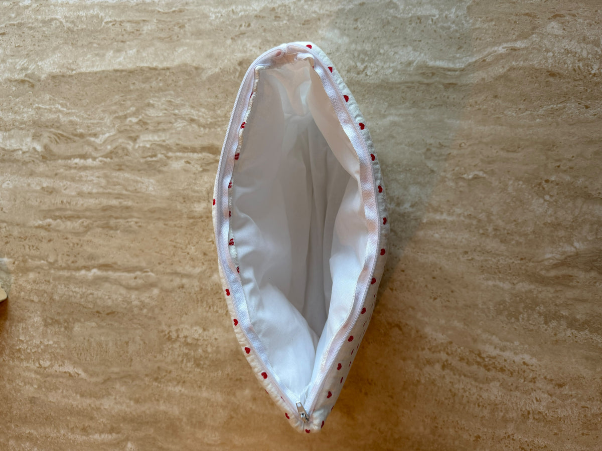 Trousse de toilette Petit Cœur ouverte, intérieur doublé blanc