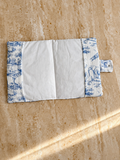 Protège carnet de santé Safari bleu, ouvert, intérieur blanc