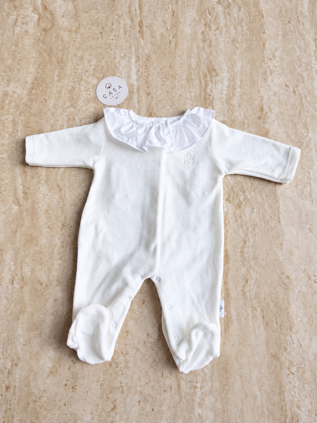 Pyjama Lola en velours blanc à collerette, posé à plat