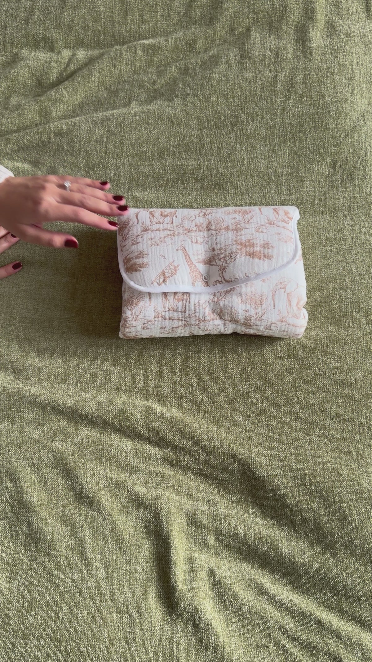 Vidéo Tapis à langer nomade Safari beige