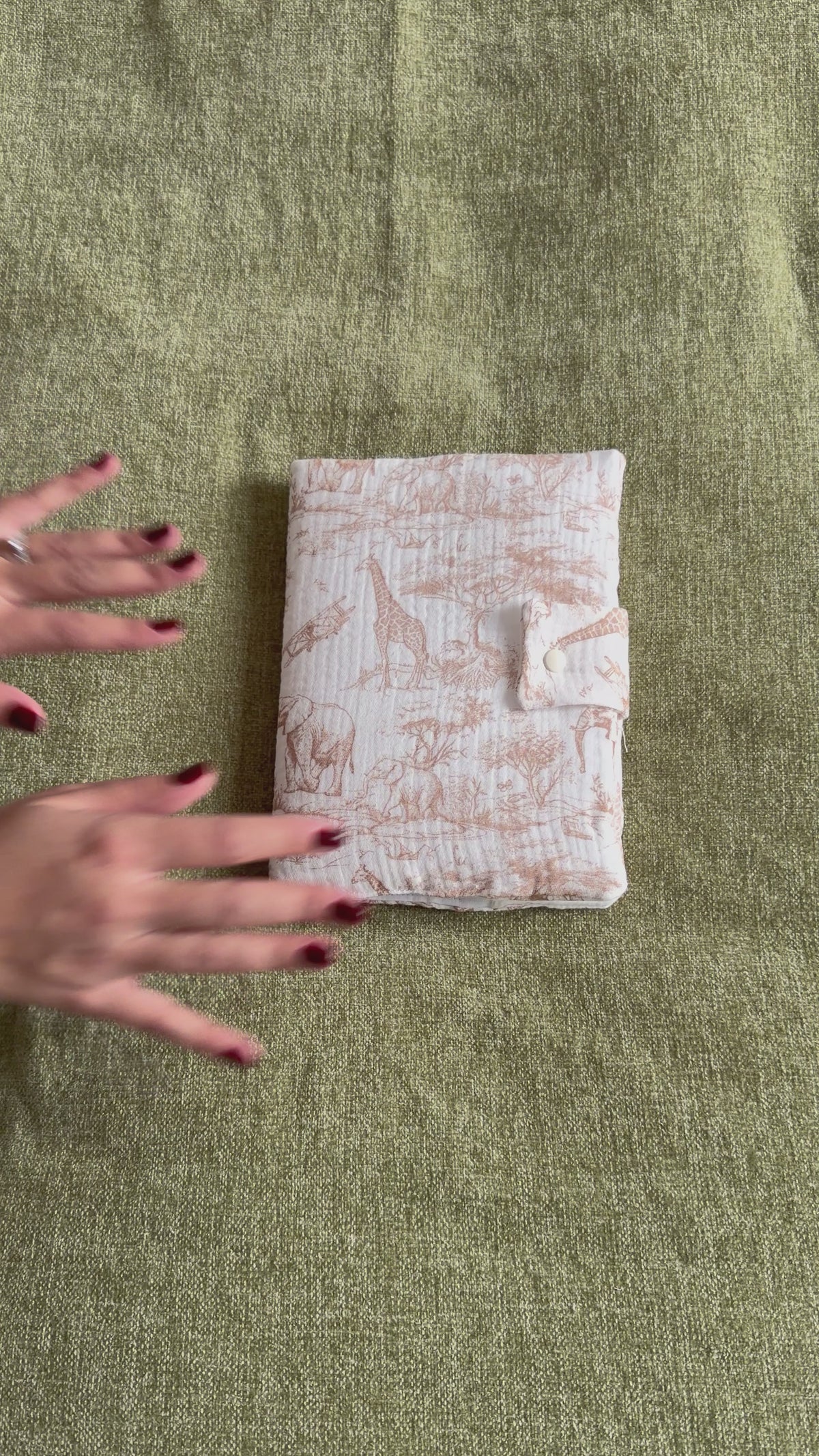 Vidéo Protège carnet de santé Safari beige
