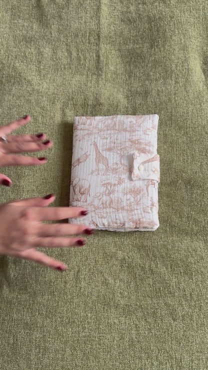 Vidéo Protège carnet de santé Safari beige