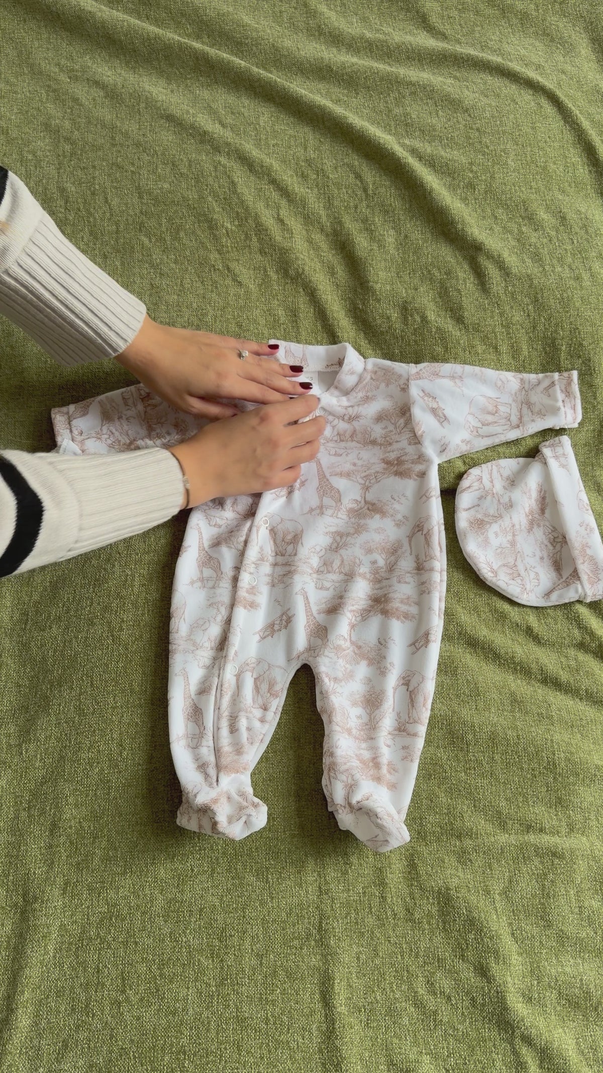 Vidéo Pyjama en velours 3 pièces Safari beige